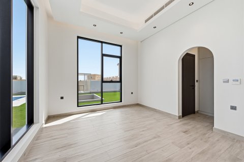 5 bedrooms Villa in Dubai Land, UAE No. 199686 3