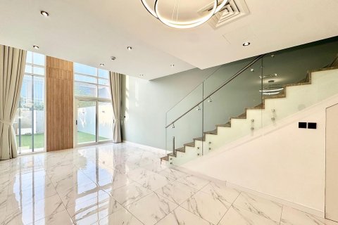 2 bedrooms Townhouse in Dubai Land, UAE No. 199685 12