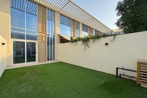 2 bedrooms Townhouse in Dubai Land, UAE No. 199685