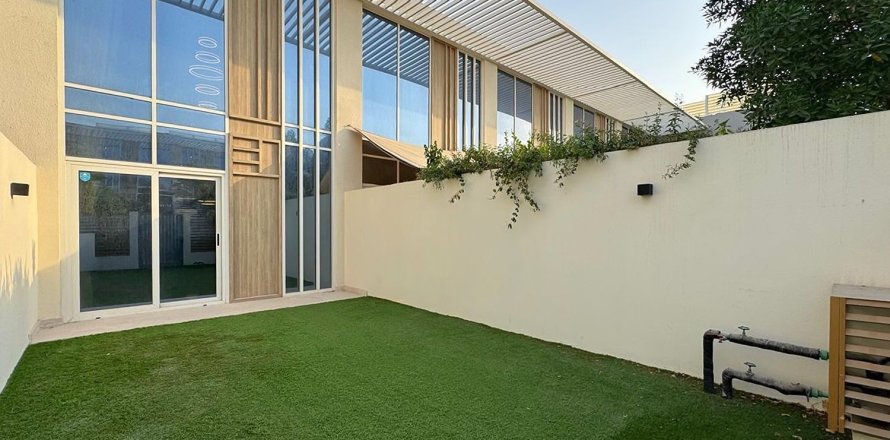 2 bedrooms Townhouse in Dubai Land, UAE No. 199685