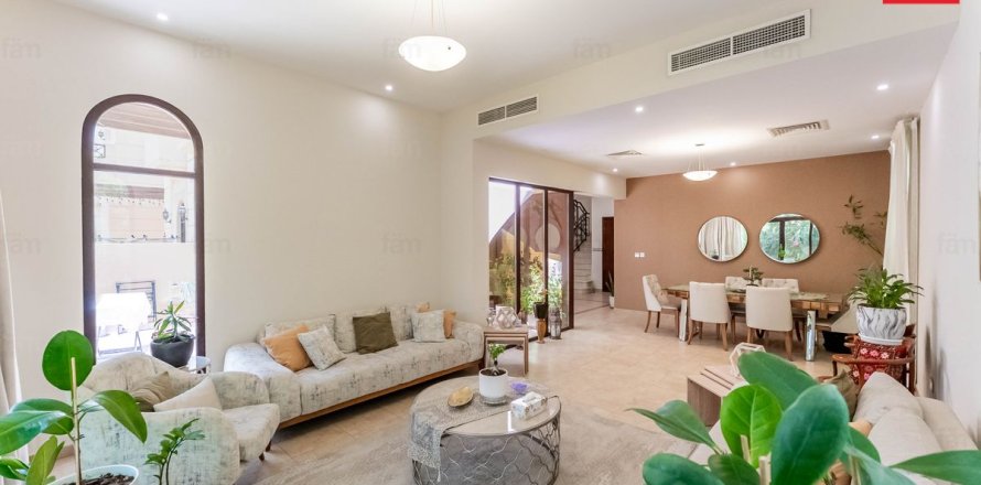 4 bedrooms Townhouse in Dubai, UAE No. 162605