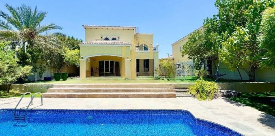 Villa de 4 dormitorios en Jumeirah Park, UAE No. 166002