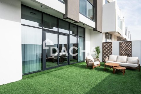 Таунхаус с 2 спальнями в Dubai Land, ОАЭ №187608 4