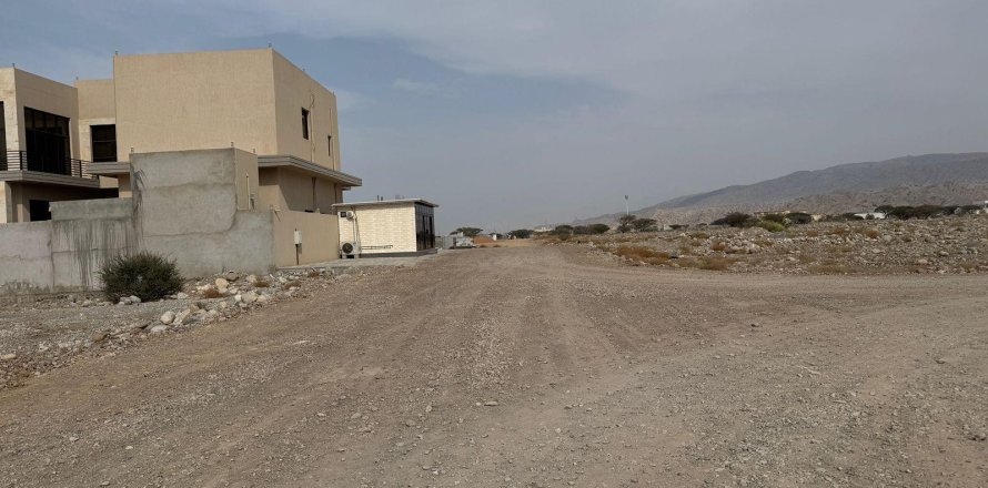 Land de 1784m² en Seih Al Harf, UAE No. 172107