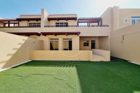 3 bedrooms Townhouse in Abu Dhabi, UAE No. 91130 2