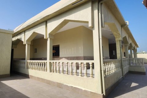 Вилла с 5 спальнями в Khuzam, ОАЭ №184074 4