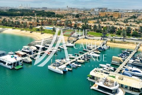 Вилла с 5 спальнями в Abu Dhabi Gate City, ОАЭ №32854 10