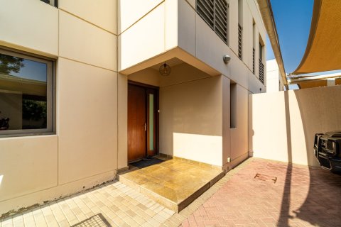 Villa de 4 dormitorios en Dubai, UAE No. 146950 12