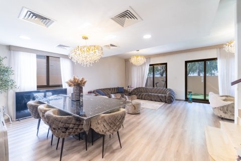 Villa de 4 dormitorios en Dubai, UAE No. 146950 3