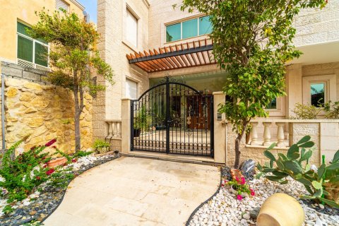 7 bedrooms Villa in Al Manhal, UAE No. 146951 4