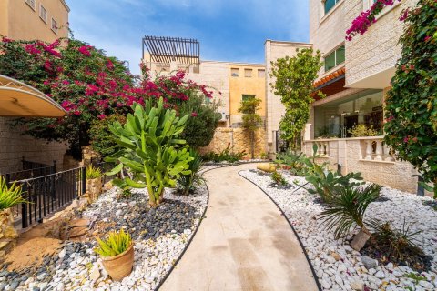 7 bedrooms Villa in Al Manhal, UAE No. 146951 6