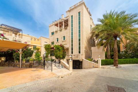 7 bedrooms Villa in Al Manhal, UAE No. 146951