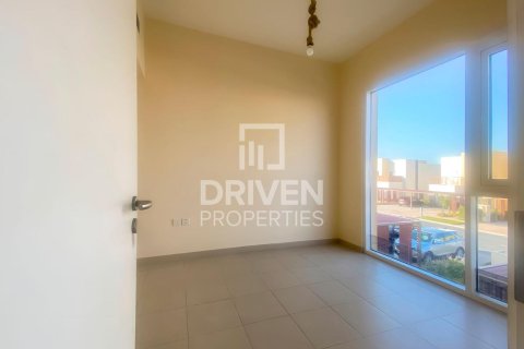 Appartement de 2 chambres à EMAAR South, UAE No. 202174 6