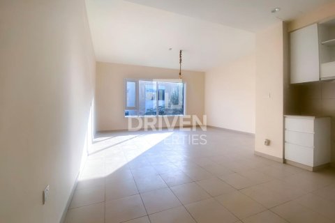 Appartement de 2 chambres à EMAAR South, UAE No. 202174 3