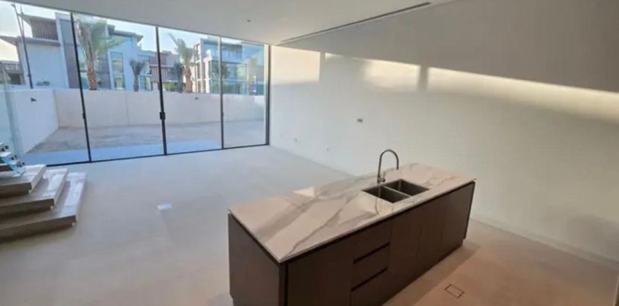 3 bedrooms Townhouse in Dubai, UAE No. 137348