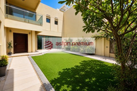 Villa de 4 dormitorios en The Sustainable City, UAE No. 168936