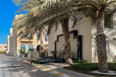 Villa de 5 dormitorios en Al Qurm, UAE No. 90981 6