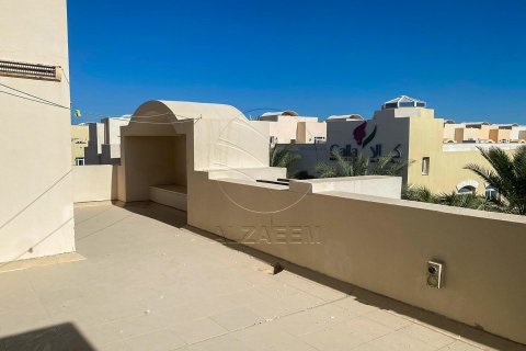 Villa de 5 dormitorios en Al Qurm, UAE No. 90981 4