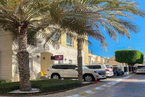 Villa de 5 dormitorios en Al Qurm, UAE No. 90981 10