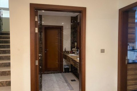 Villa de 5 dormitorios en Al Qurm, UAE No. 90981 14