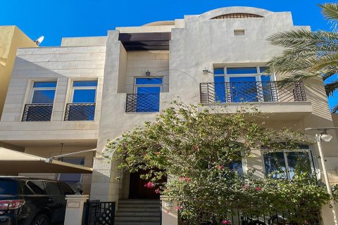 Villa de 5 dormitorios en Al Qurm, UAE No. 90981 8