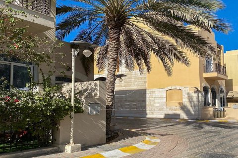 Villa de 5 dormitorios en Al Qurm, UAE No. 90981 11