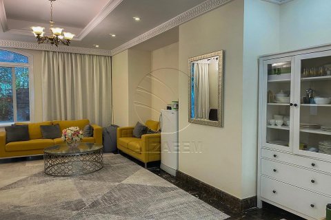 Villa de 5 dormitorios en Al Qurm, UAE No. 90981 19