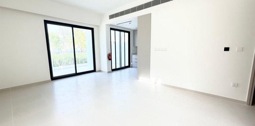 3 bedrooms Townhouse in Dubai, UAE No. 184435