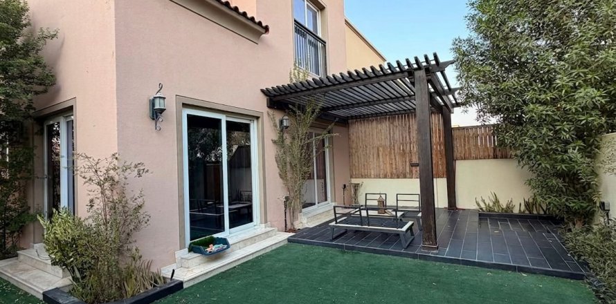Townhouse de 4 dormitorios en Dubai, UAE No. 203172
