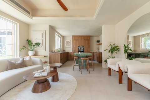 5 bedrooms Villa in Dubai, UAE No. 146776 3