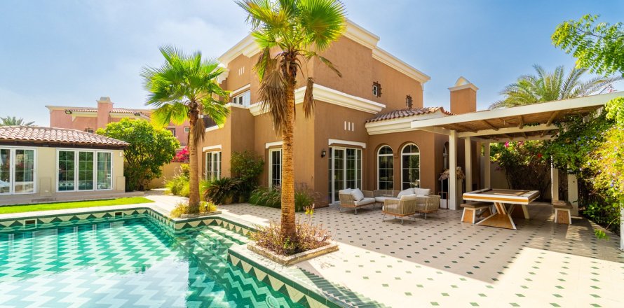 5 bedrooms Villa in Dubai, UAE No. 146776