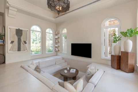5 bedrooms Villa in Dubai, UAE No. 146776 8