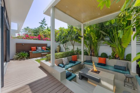 Вилла с 4 спальнями в Дубай, ОАЭ №146773