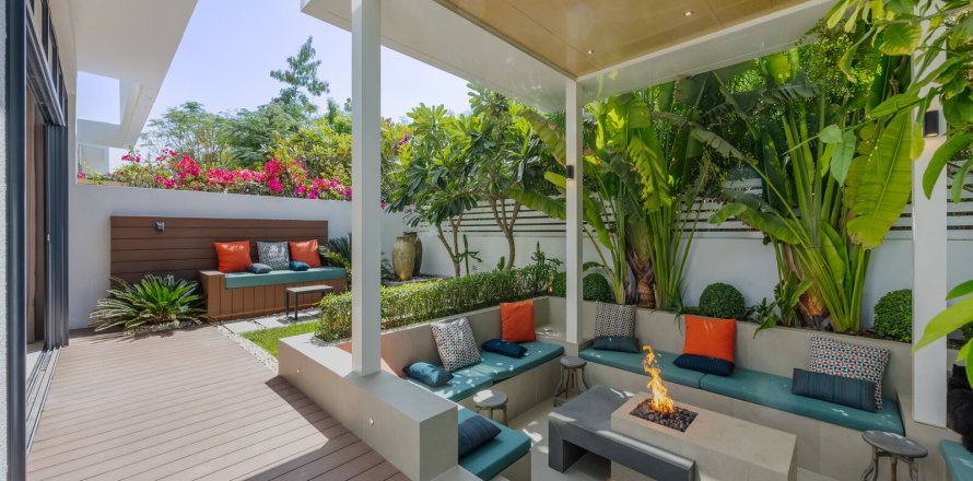 Вилла с 4 спальнями в Дубай, ОАЭ №146773