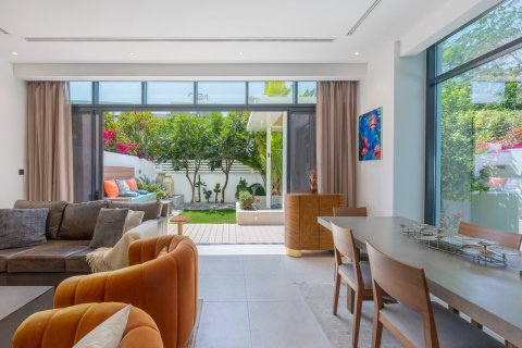 Вилла с 4 спальнями в Дубай, ОАЭ №146773 4