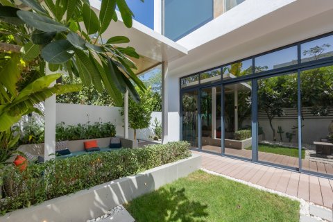 Вилла с 4 спальнями в Дубай, ОАЭ №146773 24