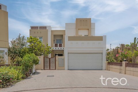 Villa de 5 dormitorios en Mudon, UAE No. 183067