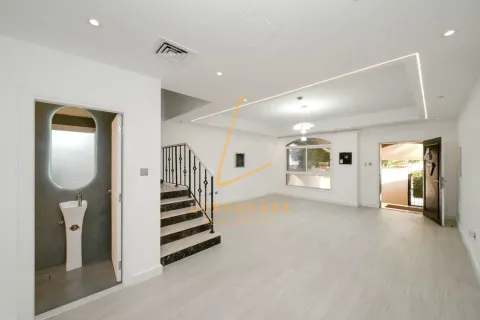 3 bedrooms Villa in Jumeirah Village Circle, UAE No. 151283 9