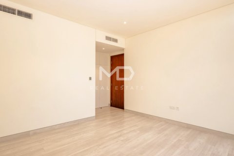 4 bedrooms Villa in Abu Dhabi, UAE No. 43895 44