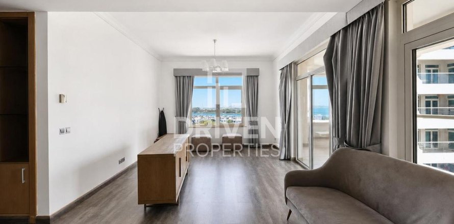 Квартира с 3 спальнями в Shoreline Apartments, ОАЭ №190180