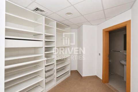 Квартира с 3 спальнями в Shoreline Apartments, ОАЭ №190180 13
