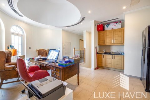 5 bedrooms Villa in Legacy, UAE No. 11348 8