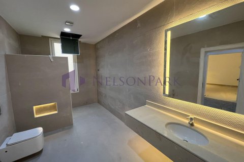 7 bedrooms Villa in Doha, Qatar No. 58075 13