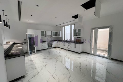 7 bedrooms Villa in Doha, Qatar No. 58075 25