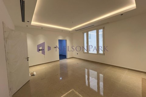 7 bedrooms Villa in Doha, Qatar No. 58075 5