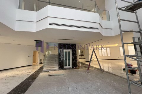 7 bedrooms Villa in Doha, Qatar No. 58075 3