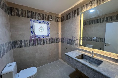 7 bedrooms Villa in Doha, Qatar No. 58075 15