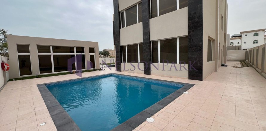 7 bedrooms Villa in Doha, Qatar No. 58075