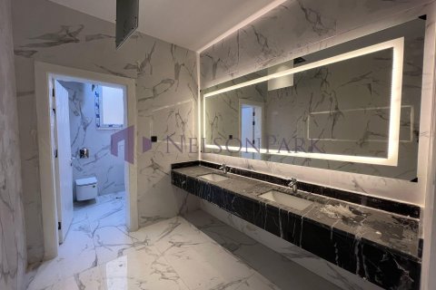 7 bedrooms Villa in Doha, Qatar No. 58075 17