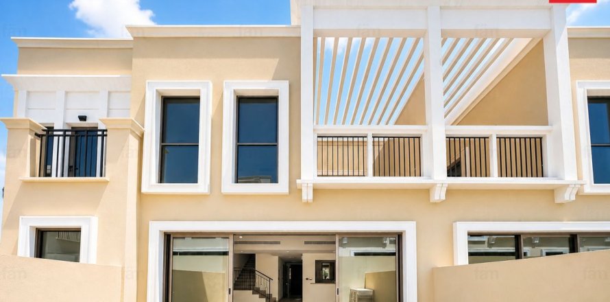 4 bedrooms Townhouse in Dubai, UAE No. 187348